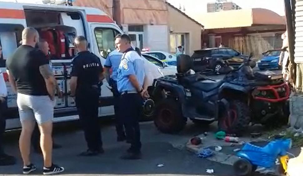 O femeie şi un copil au fost loviţi de un ATV pe o trecere de pietoni din Arad. Şoferul a fugit de la locul accidentului 725333