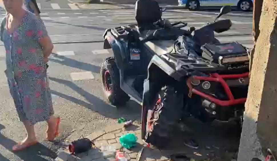 O femeie şi un copil au fost loviţi de un ATV pe o trecere de pietoni din Arad. Şoferul a fugit de la locul accidentului 725336