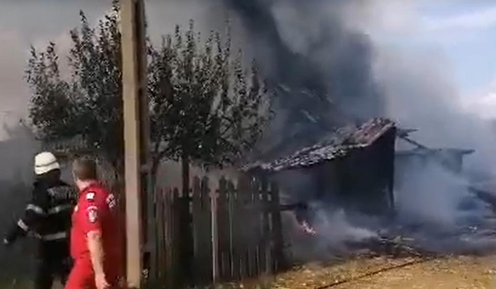 Incendiu de proporţii după un chef în Teleorman. Petrecăreţii au plecat de acasă lăsând gratarul nesupravegheat 725435