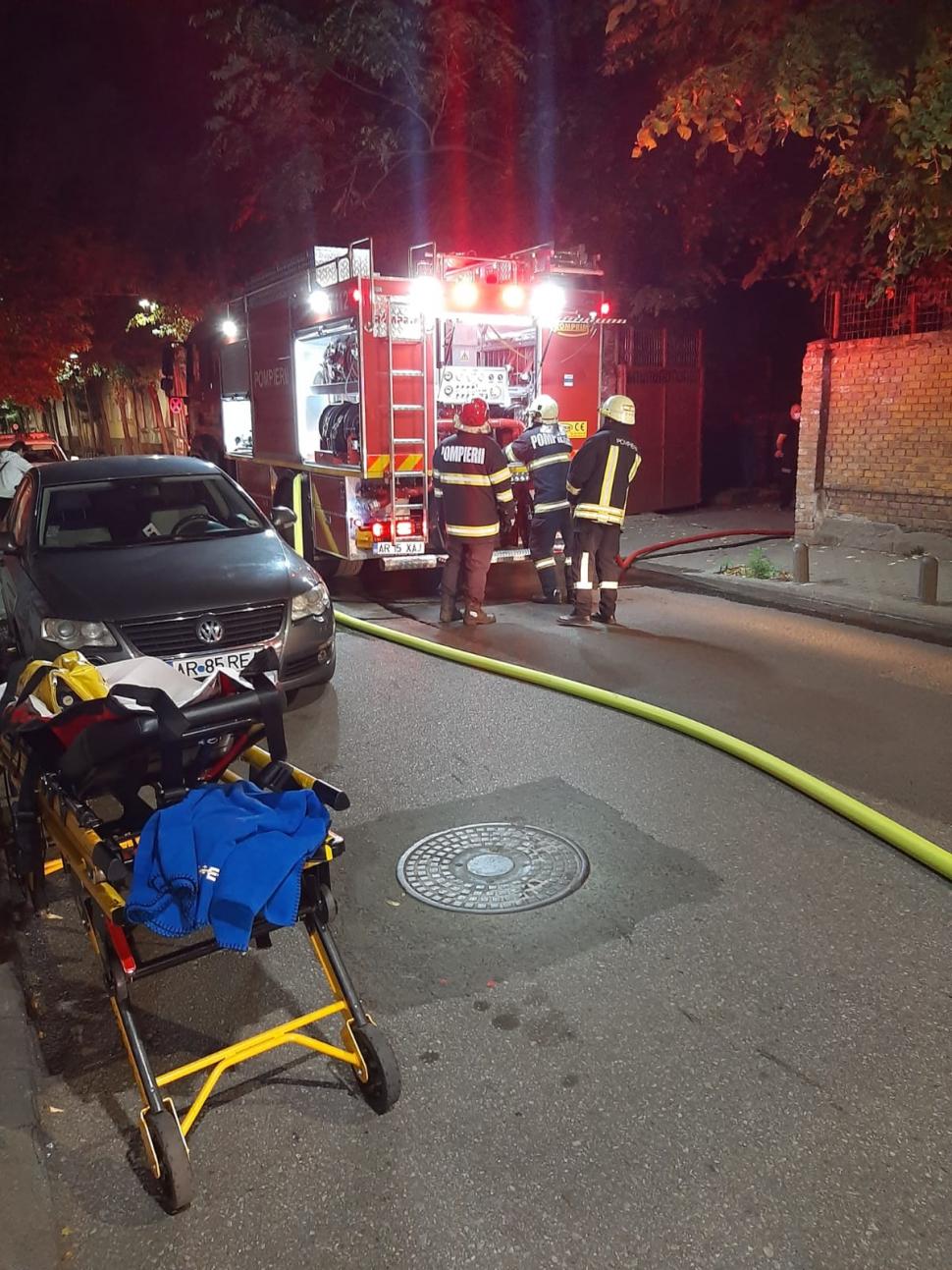 Incendiu la Spitalul de Psihiatrie din Arad, trei cadre medicale şi trei pacienţi transportaţi la spital 725354