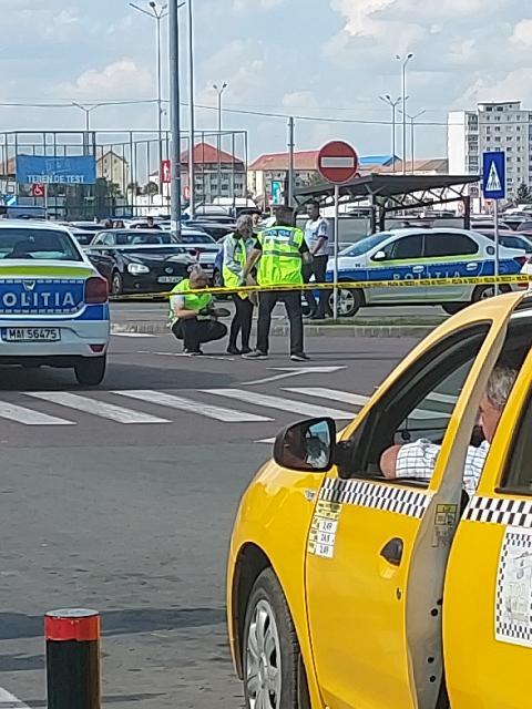 Copil de 12 ani, înjunghiat în parcarea unui mall din Sibiu, într-o încăierare cu peste 20 de persoane 725607