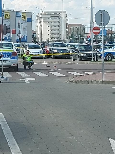 Copil de 12 ani, înjunghiat în parcarea unui mall din Sibiu, într-o încăierare cu peste 20 de persoane 725608