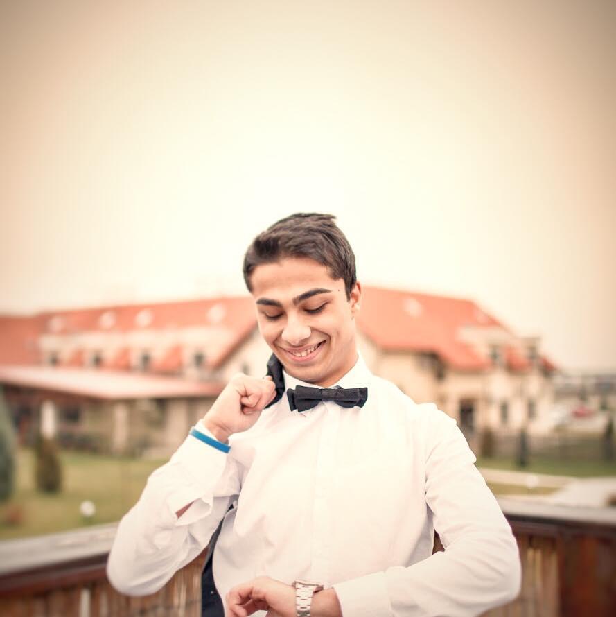 Napoleon Dolar, tânărul rom născut cu tetrapareză, pe care viaţa l-a îngenunchiat, dar nu l-a înfrânt: "Cartea nu te lasă să fii manipulat!" 725492