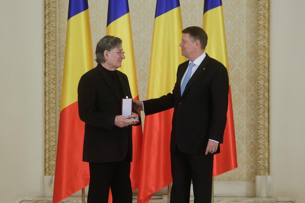 Trupul actorului Ion Caramitru, depus la Teatrul Naţional din Bucureşti 725520