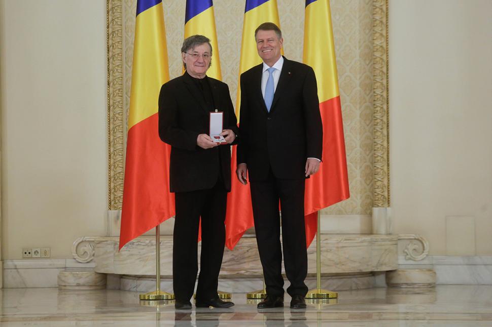 Trupul actorului Ion Caramitru, depus la Teatrul Naţional din Bucureşti 725521