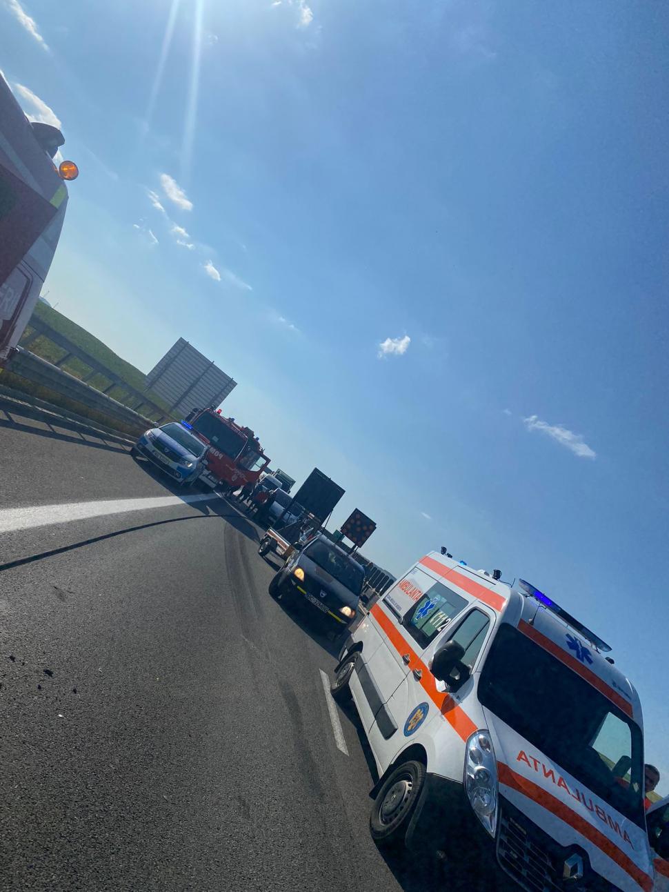 Carambol cu 3 maşini şi 2 TIR-uri pe A1, în Alba. Traficul este blocat 725760