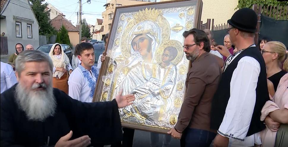 Icoana făcătoare de minuni a Maicii Domnului, Paramithia, în pelerinaj prin ţară. Preot Vasile Ioana: Asta trebuie să spui pentru a primi grabnic ajutor! 725674