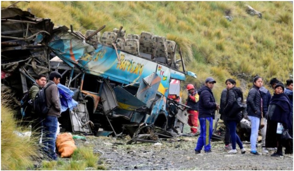 Cel puțin 23 de morți și 13 răniți în Bolivia, după ce un autobuz a căzut 400 de metri în gol