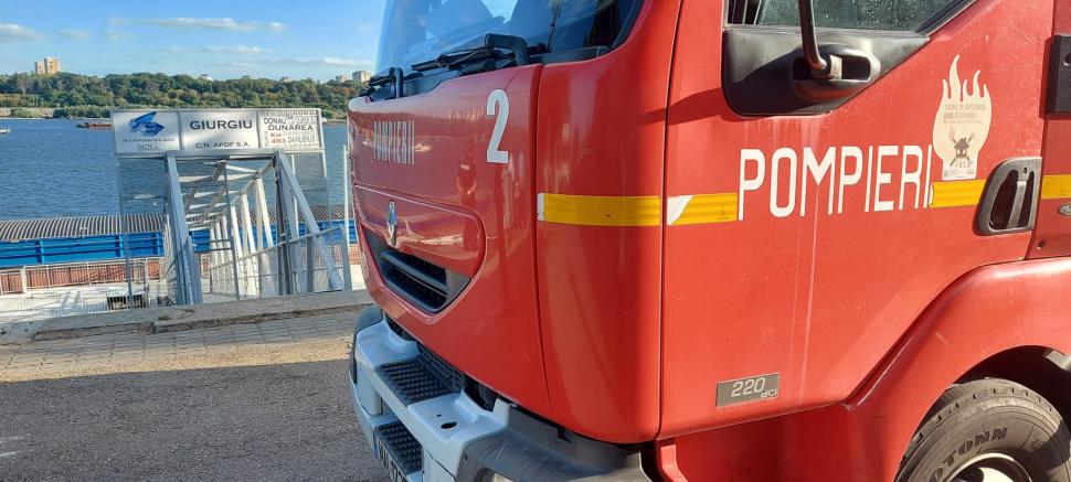 Alertă în portul Giurgiu! Un bărbat este căutat de scafandri, după ce a căzut în Dunăre de pe o barjă 725780