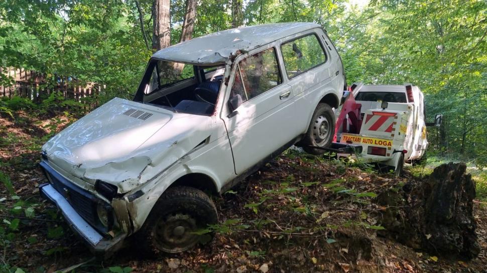 Un austriac beat și cu mașina neînmatriculată a ucis o femeie și a rămas cu mașina într-o râpă, în Reșița 725905