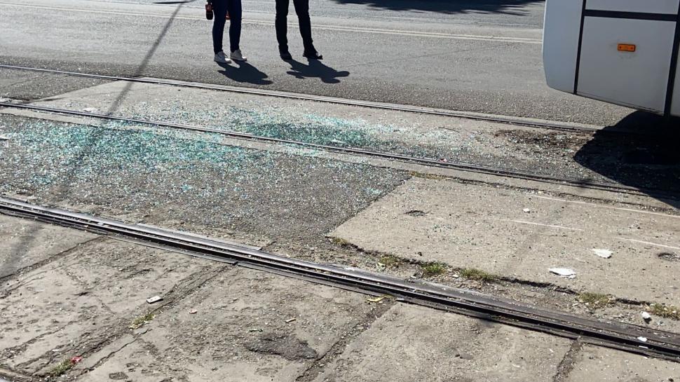 Două microbuze de călători s-au ciocnit în fața Gării Obor din Capitală. Zece victime la spital 725867