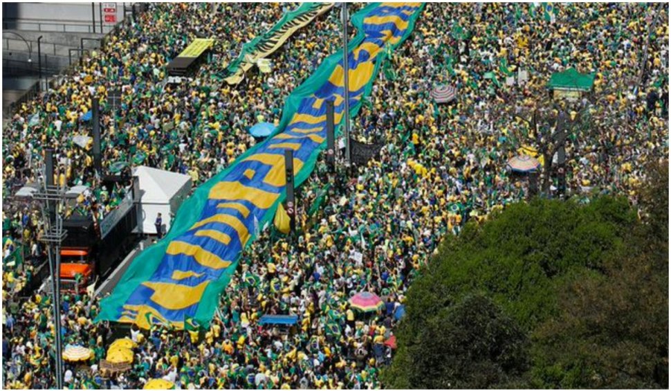 Zeci de mii de oameni au ieșit în stradă în Brazilia pentru a-l susține pe președintele Jair Bolsonaro
