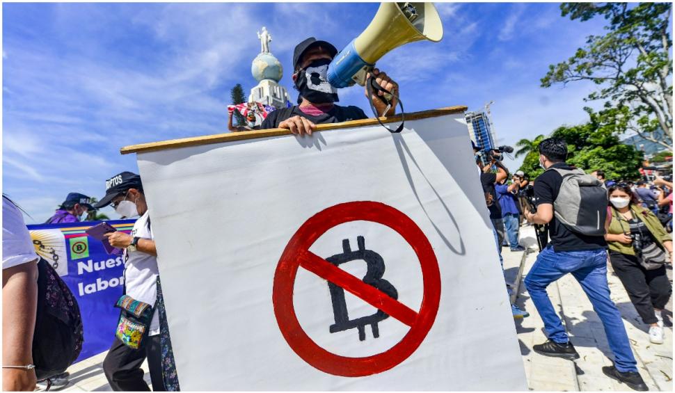 Un val de proteste anti-Bitcoin a apărut în El Salvador, după ce acesta a scăzut cu 10% în prima zi după ce a fost adoptat ca mijloc legal de plată 725880