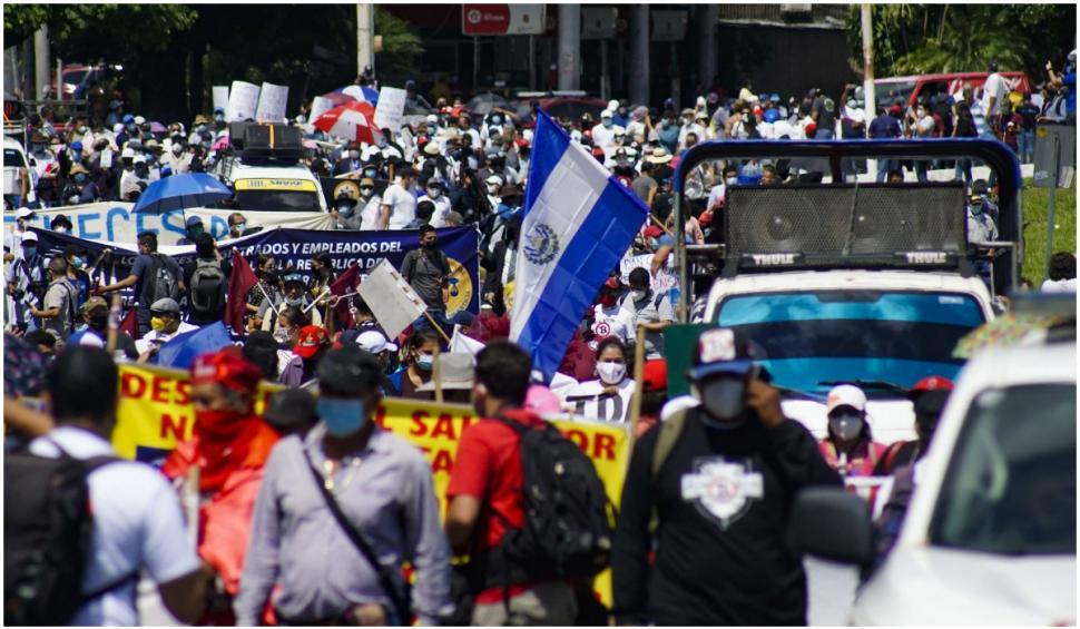 Un val de proteste anti-Bitcoin a apărut în El Salvador, după ce acesta a scăzut cu 10% în prima zi după ce a fost adoptat ca mijloc legal de plată 725881