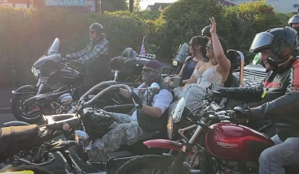O adolescentă a fost adusă la balul de absolvire de aproape 300 de motocicliști, în Marea Britanie, după apelul disperat al mamei: ”Nu o mai pot răni de acum”