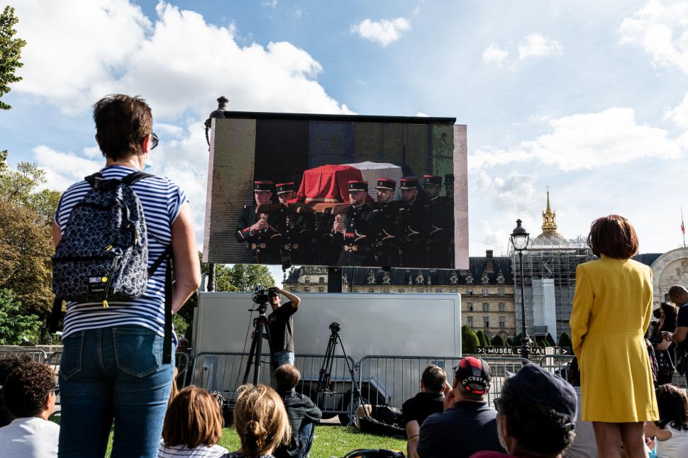Emmanuel Macron, tribut emoționant adus marelui actor Jean-Paul Belmondo, la funerariile acestuia de la Paris 726202