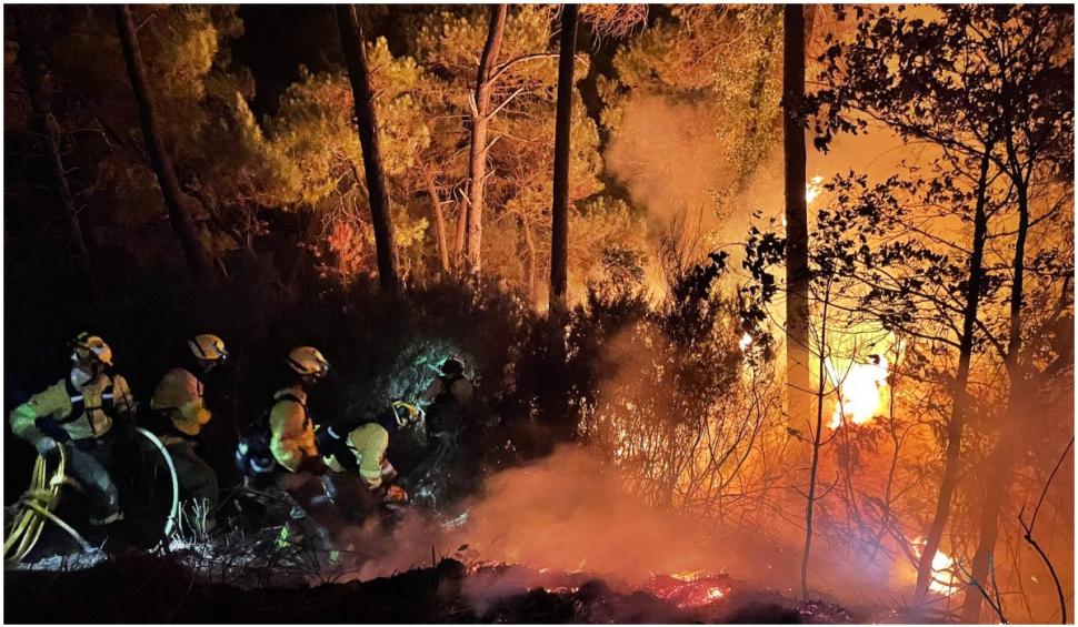 Incendiile fac ravagii în sudul Spaniei: 1 pompier a murit și 1.000 de oameni au fost evacuați 726264