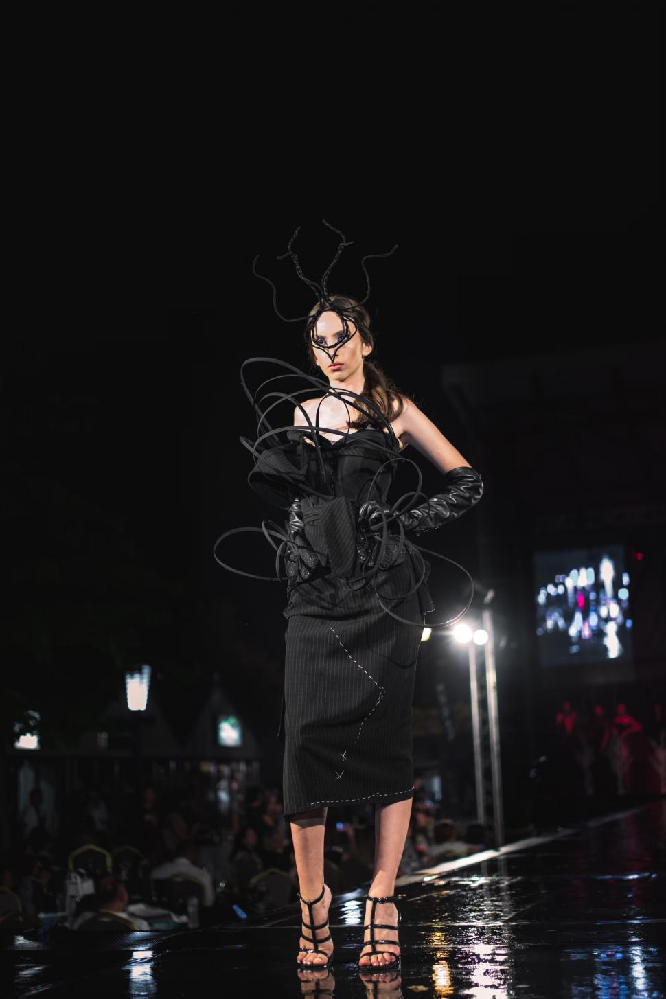 O româncă de 16 ani uimește lumea modei. Janine Minea, noua vedetă a podiumului 726283