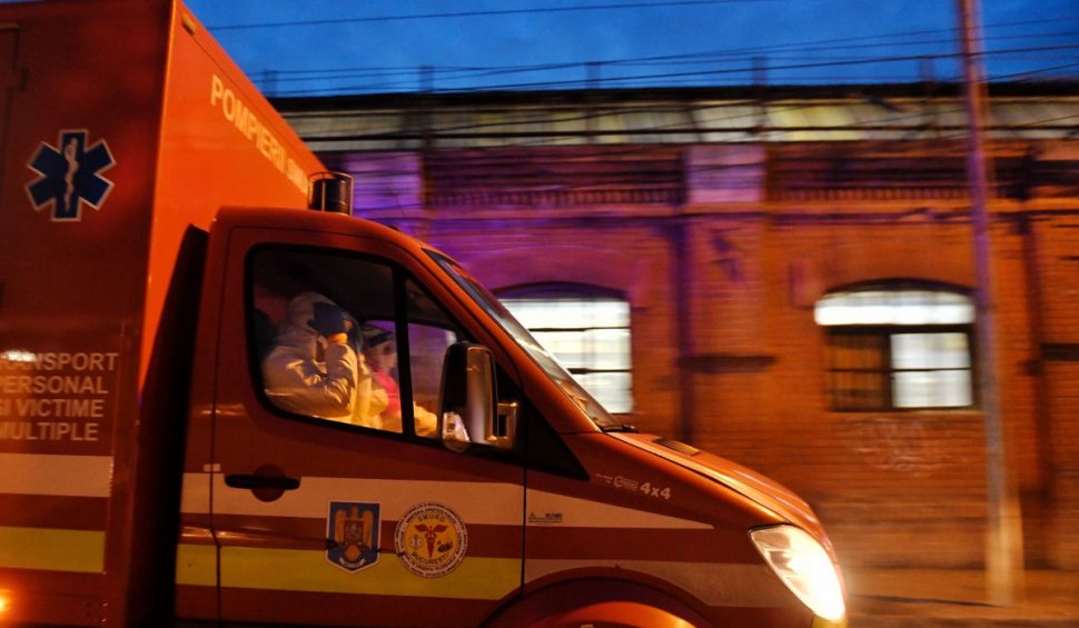 O femeie din Alba a născut prematur, în autospeciala SMURD, în drum spre spital. Bebelușul este sănătos