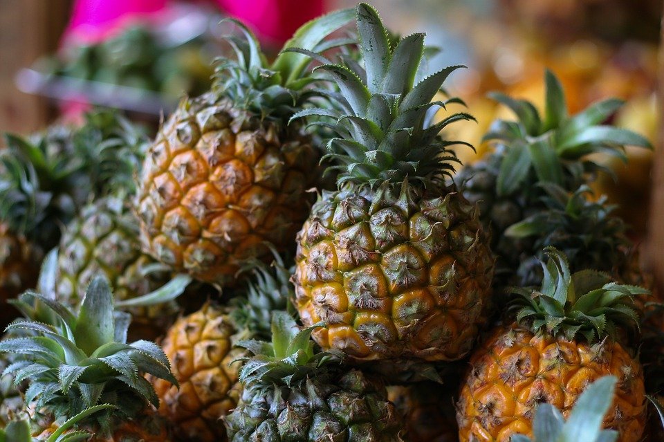 Puțini români știu asta: ce conține ananasul care este vândut în supermarketurile din România