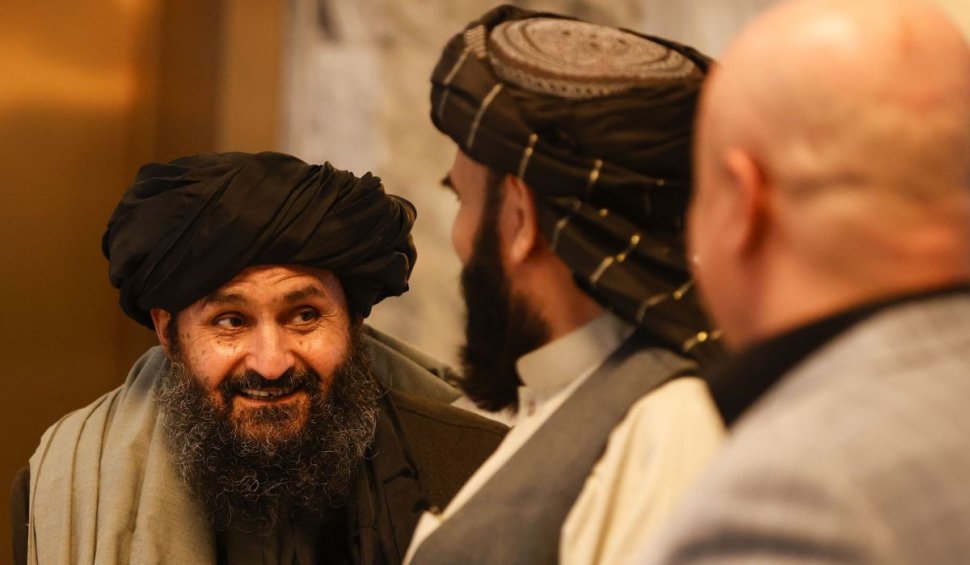 Scandal la Kabul între talibani. Mullahul Baradar și un lider Haqqani s-au înjurat iar susținătorii lor s-au încăierat
