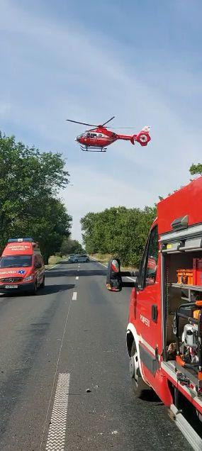 O tânără de 21 de ani a murit, după ce maşina pe care o conducea s-a izbit de un copac, la ieşirea din Nădlac 726761