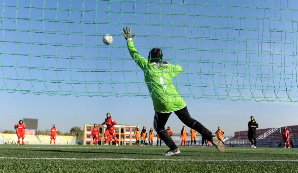 Junioarele echipei afgane de fotbal feminin s-au refugiat în Pakistan. Ce le-a spus lidera lor după ce talibanii au preluat puterea