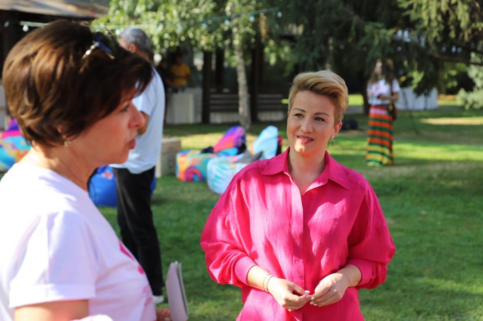 Cele mai influente femei din România participă la cursa caritabilă Race for The Cure, pentru susţinerea luptei împotriva cancerului de sân 727175
