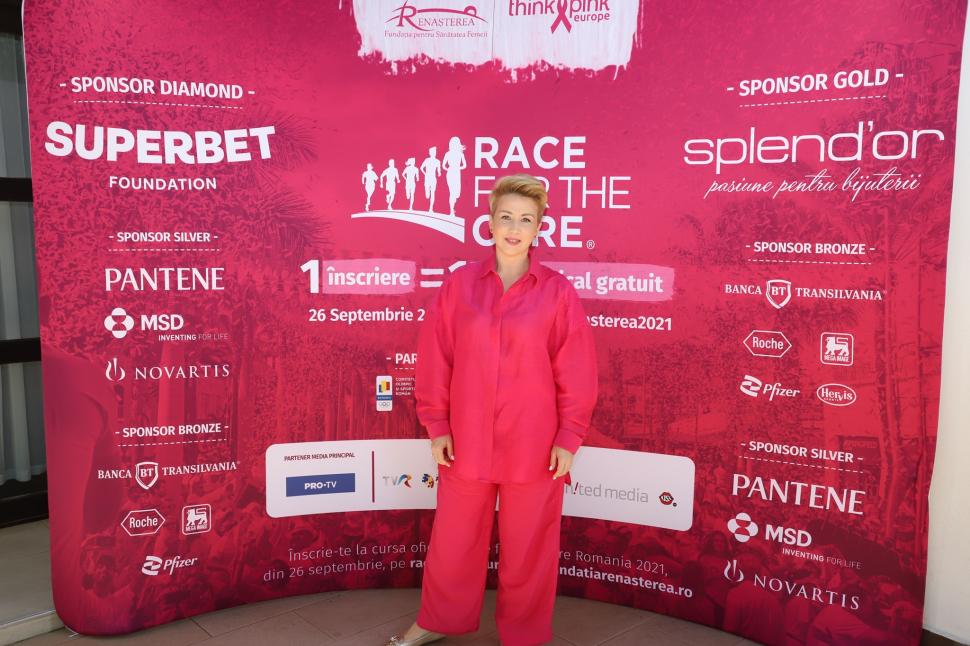 Cele mai influente femei din România participă la cursa caritabilă Race for The Cure, pentru susţinerea luptei împotriva cancerului de sân 727176