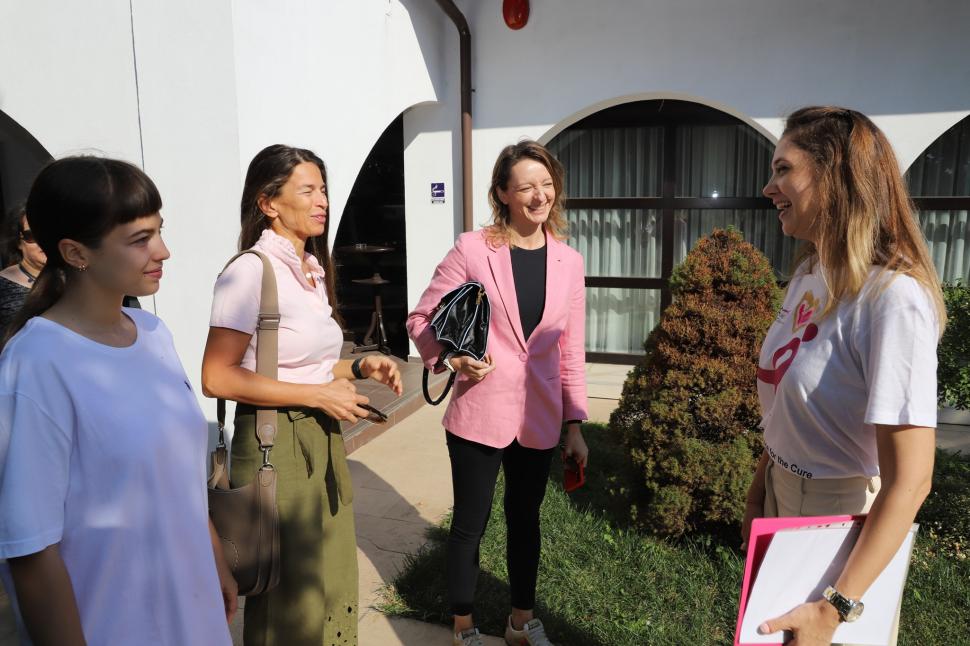 Cele mai influente femei din România participă la cursa caritabilă Race for The Cure, pentru susţinerea luptei împotriva cancerului de sân 727181