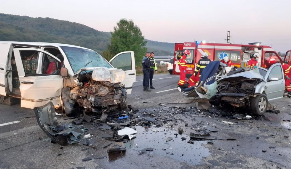Doi bărbaţi au murit instant după un impact frontal devastator într-un accident în Căpuşu Mare, Cluj