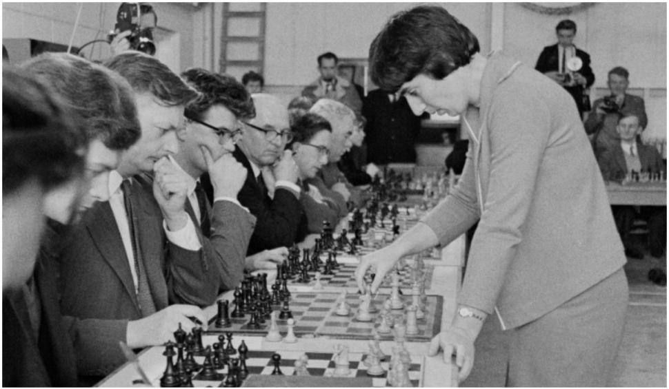 O legendă a șahului sovietic dă în judecată Netflix pentru defăimare. Un personaj inspirat de ea apare într-un episod din ”Gambitul Doamnei” 727226