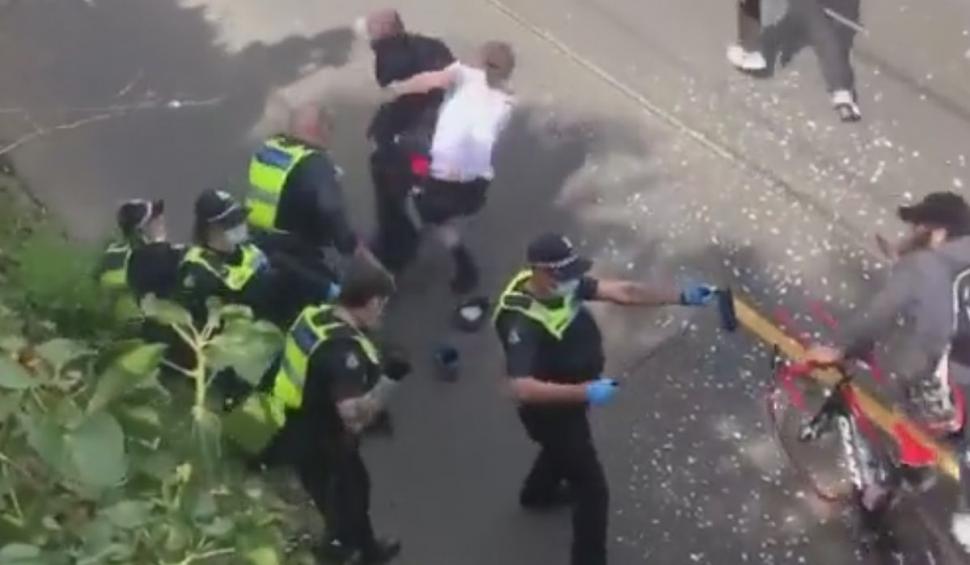 Arestări masive în Australia, după ce protestatarii anti-lockdown s-au ciocnit cu polițiștii 727418