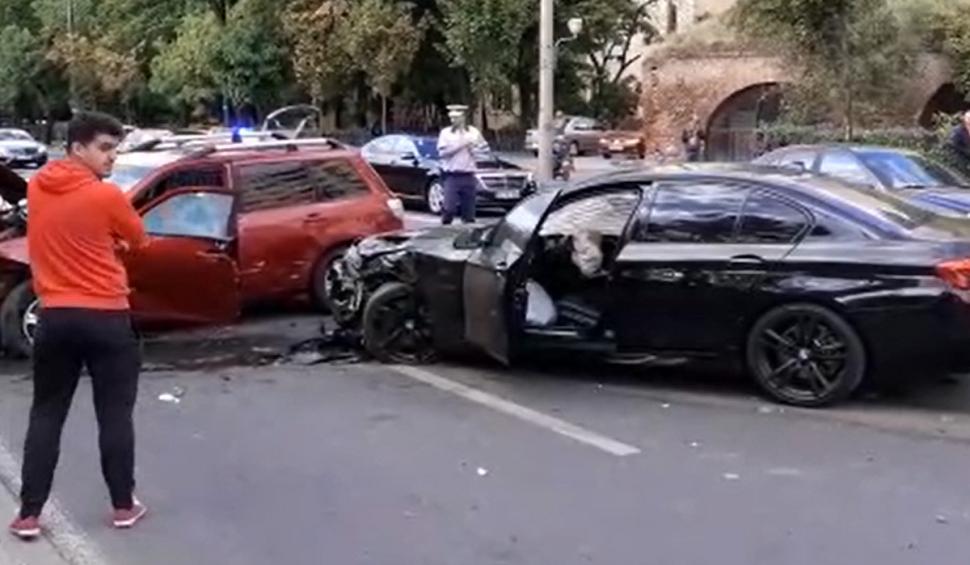 Accident în lanţ în centrul Timişoarei. O persoană a ajuns la spital 727596