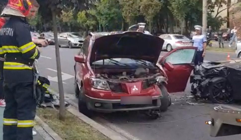 Accident în lanţ în centrul Timişoarei. O persoană a ajuns la spital 727597