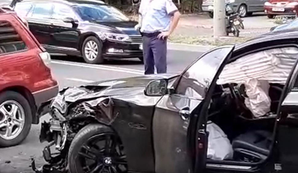 Accident în lanţ în centrul Timişoarei. O persoană a ajuns la spital 727598