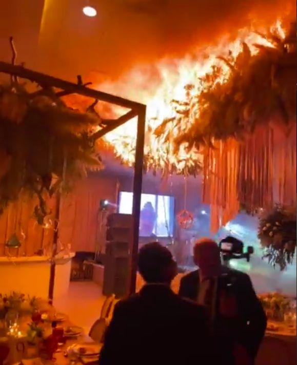 Incendiu devastator la o nuntă, din cauza artificiilor, chiar în timpul dansului mirilor, în Mexic 727541