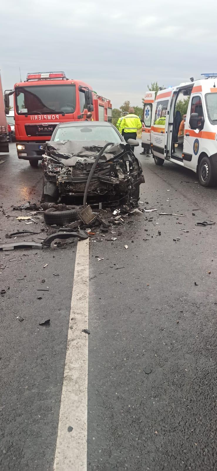 Accident grav la Dumbrăveni între un TIR şi trei maşini. O persoană a ajuns la spital 727723
