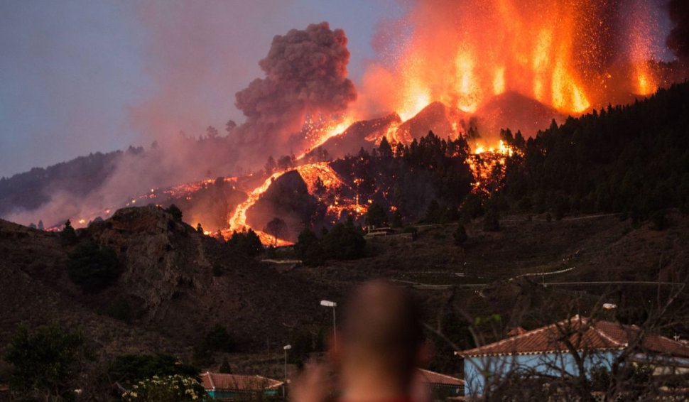 5.000 de evacuați după erupția vulcanică din La Palma. Mai multe case au fost distruse. Premierul spaniol și-a amânat plecarea la Națiunile Unite