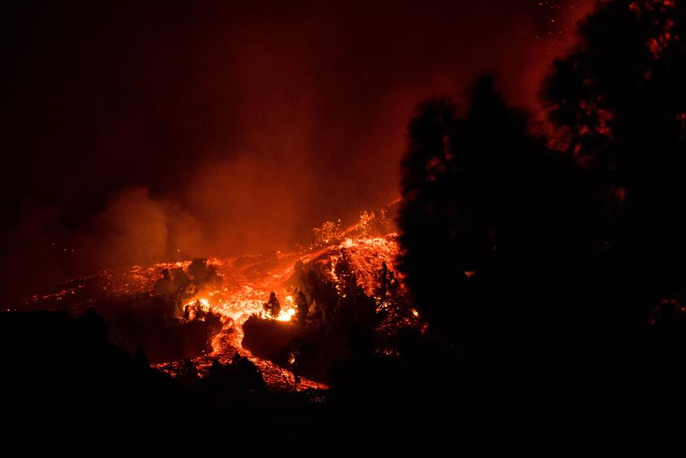 5.000 de evacuați după erupția vulcanică din La Palma. Mai multe case au fost distruse. Premierul spaniol și-a amânat plecarea la Națiunile Unite 727651