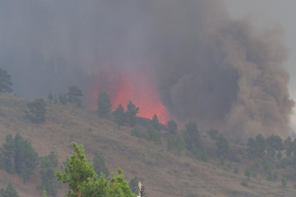 5.000 de evacuați după erupția vulcanică din La Palma. Mai multe case au fost distruse. Premierul spaniol și-a amânat plecarea la Națiunile Unite 727656