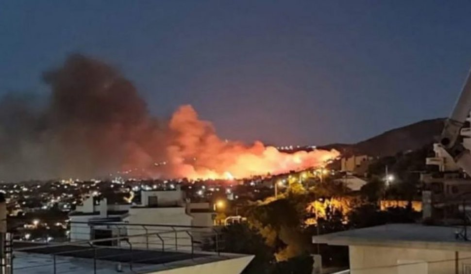 Incendiile de vegetație au reizbucnit în apropiere de Atena. Există suspiciuni că focul a fost pus intenționat