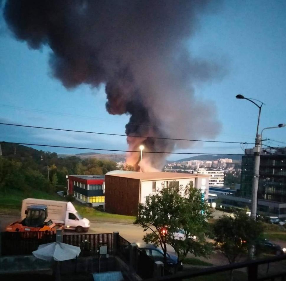 Incendiu puternic în Parcul Industrial din Cluj-Napoca. A fost emisă avertizare Ro-Alert 727790
