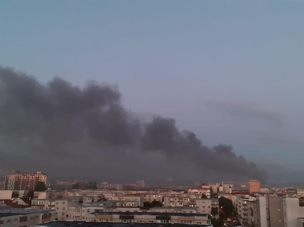 Incendiu puternic în Parcul Industrial din Cluj-Napoca. A fost emisă avertizare Ro-Alert 727793