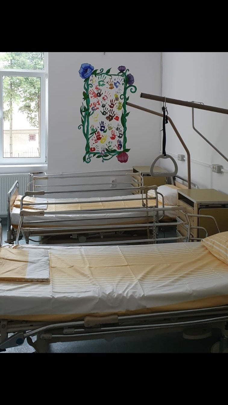 Gest impresionant al jandarmilor din Caraș-Severin: Au renovat și pictat un spital din Reșița în 100 de zile 728062