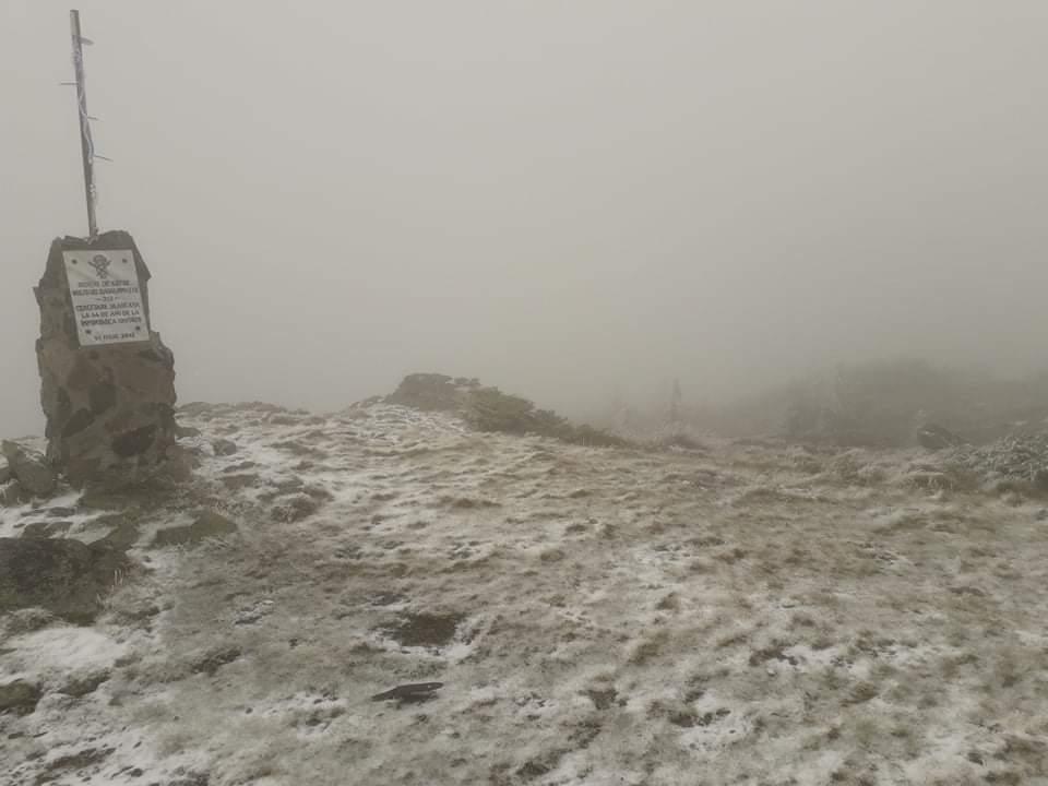 Iarna domneşte pe crestele munţilor! Zăpada s-a aşternut în mai multe zone din ţară  728168