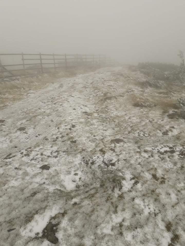 Iarna domneşte pe crestele munţilor! Zăpada s-a aşternut în mai multe zone din ţară  728169