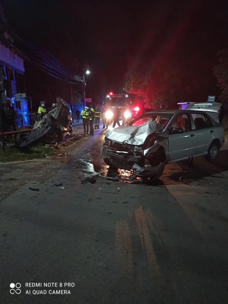 Accident cu patru victime în Argeş, după ce şoferul unei maşini s-a izbit de un alt autoturism care s-a răsturnat 728195