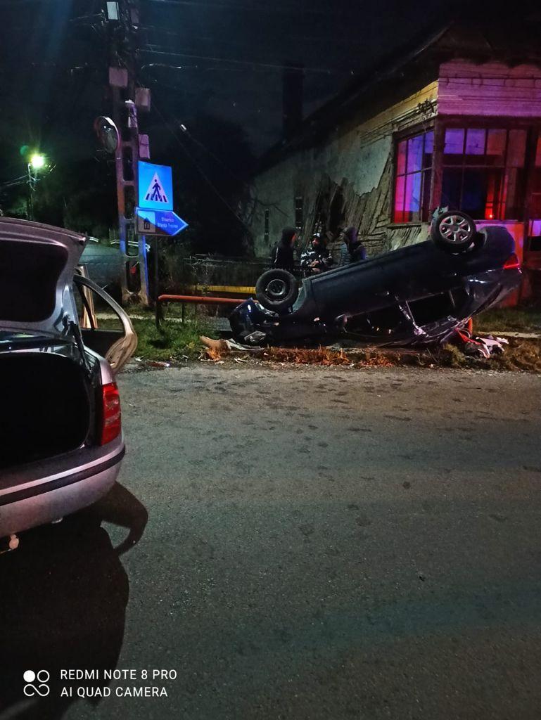 Accident cu patru victime în Argeş, după ce şoferul unei maşini s-a izbit de un alt autoturism care s-a răsturnat 728196