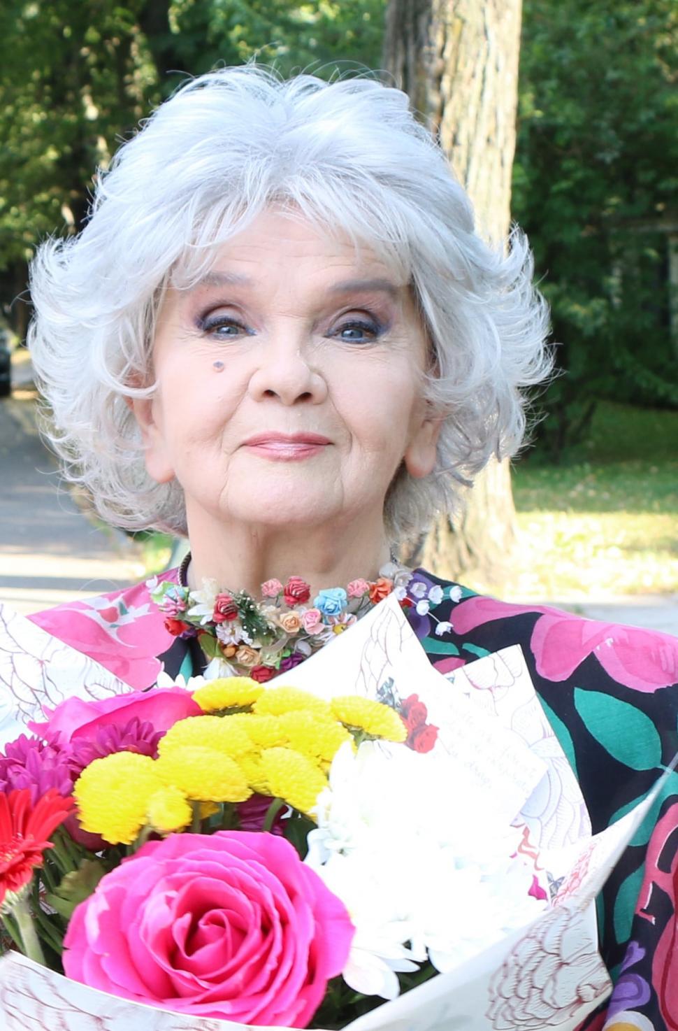 La 78 de ani, Margareta Pâslaru, elegantă şi rafinată pe scena Uniunii Cineaștilor din România 728210